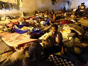 أطباء بلاحدود : رعاية المهاجرين وهم في قبضة المهربين في ليبيا مستحيل
