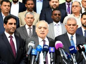 الممثل الخاص للأمين العام للأمم المتحدة في ليبيا غسان سلامة (في المنتصف)