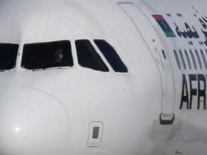 صورة للطائرة الليبية التي تم خطفها في مطار مالطا يوم الجمعة
