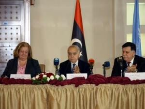 منسقة الشؤون الانسانية لليبيا ماريا ريبيرو رفقة رئيس الوزراء الليبي فائز السراج والموفد الاممي لليبيا غسان سلامة
