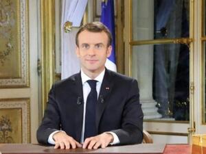 الئريس الفرنسي إيمانويل ماكرون خلال خطاب إلى الأمة
