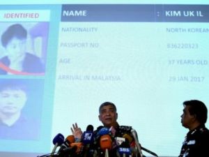 قائد الشرطة الوطنية الماليزية خالد أبو بكر في مؤتمر صحافي في كوالالمبور

