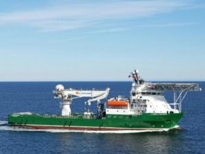 احدى السفن المشاركة في البحث عن حطام الطائرة الماليزية ام اتش 370 في مهمة في جنوب المحيط الهندي

