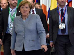 ميركل تبحث في أبوظبي أزمات المنطقة والتعاون الاقتصادي
