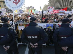 آلاف المتظاهرين في موسكو احتجاجا على مشروع للتنظيم المدني
