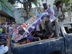 الشرطة الصومالية تنقل الى المستشفى جرحى الاعتداء بسيارة مفخخة في مقديشو
