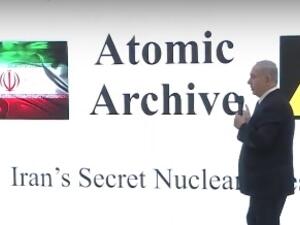 نتانياهو خلال تقديمه عرضا للصحفيين حول برنامج ايران النووي مقر وزارة الدفاع الاسرائيلية في تل ابيب