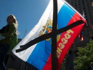 مشاركون في تظاهرة "مسيرة من أجل الحقيقة" في نيويورك يقول منظموها أنها تهدف الى الضغط لاجراء تحقيق نزيه وحيادي في تدخل روسيا في الانتخابات الاميركية

