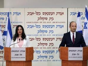 نفتالي بينيت زعيم حزب البيت اليهودي ووزير التعليم ونائبته وزيرة العدل إيليت شاكيد 
