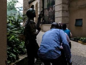 15 قتيلا بهجوم لا يزال مستمرا لليوم الثاني على مجمع فندقي في نيروبي