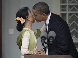 سجن صحفي انتقد زعيمة ميانمار لتقبيلها أوباما