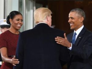 اوباما وزوجته يستقبلان ترامب في البيت الابيض قبل مغادرته

