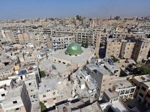 منظر عام مصور بطائرة بدون طيار لمباني محطمة في حلب القديمة
