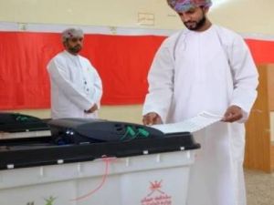 العمانيون ينتخبون ممثليهم في المجالس البلدية

