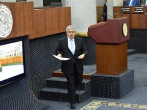 رئيس الوزراء الجزائري احمد اويحيى اثر تقديمه برنامج حكومته امام البرلمان
