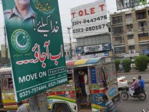 ملصقات في باكستان تدعو إلى إنقلاب عسكري