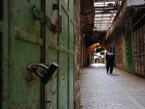 إضراب بالأراضي الفلسطينية دعما للاسرى في سجون إسرائيل