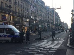 مقتل شرطي فرنسي واصابة اخر في اطلاق نار في باريس