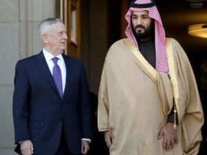 الأمير محمد بن سلمان ولي ولي العهد السعودي (إلى اليمين) وبجواره وزير الدفاع الأمريكي جيمس ماتيس في البنتاجون
