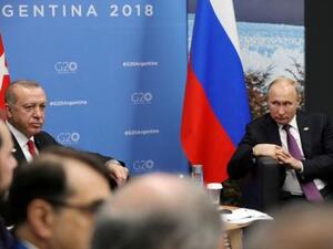 الرئيس التركي رجب طيب أردوغان ونظيره الروسي فلاديمير بوتين خلال قمة مجموعة العشرين في بوينس أيرس بالأرجنتين
