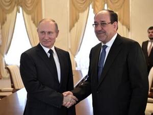 الرئيس فلاديمير بوتين (الى اليسار) ونائب الرئيس العراقي نوري المالكي في سان بطرسبرج
