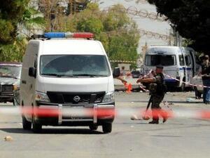 سيارة اسعاف تابعة للجيش اللبناني في قرية القاع يوم الاثنين
