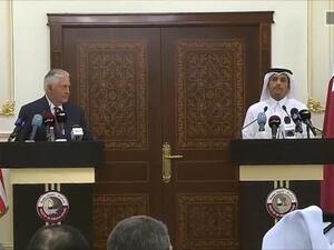 وزير الخارجية الاميركي ريكس تيلرسون ونظيره القطري محمد بن عبد الرحمن آل ثاني في الدوحة
