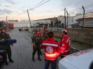 نتنياهو يهدد والجيش والمستوطنون يكثفون هجماتهم بالضفة بعد عملية البيرة
