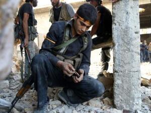 مقاتلون معارضون في الراموسة عند الاطراف الجنوبية الغربية لحلب
