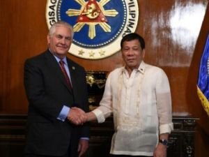 رئيس الفيليبين رودريغو دوتيرتي يستقبل وزير الخارجية الاميركي ريكس تيلرسون

