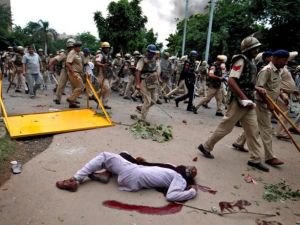 13 قتيلا باحتجاجات في الهند اعقبت ادانة رجل دين بالاغتصاب
