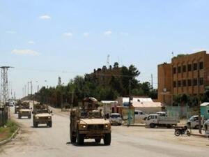 آليات لقوات التحالف الذي تقوده الولايات المتحدة ضد الجهاديين في بلدة الرميلان في محافظة الحسكة السورية

