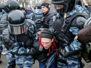 اعتقال مئات المتظاهرين ضد بوتين في مختلف انحاء روسيا