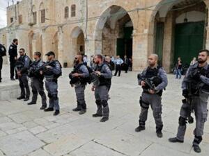 قوات الامن الاسرائيلية قرب المسجد الاقصى في القدس

