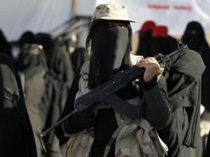 نساء مواليات للمتمردين الحوثيين يشاركن في تجمع تعبيرا عن التضامن مع الحركة في العاصمة صنعاء

