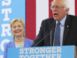 ساندرز يعلن دعمه لكلينتون في السباق الى البيت الابيض