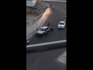 شبان يدهسون ويعتدون على شرطي سعودي في جدة