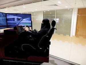 امرأة سعودية تتدرب على قيادة السيارة في مدينة الظهران السعودية
