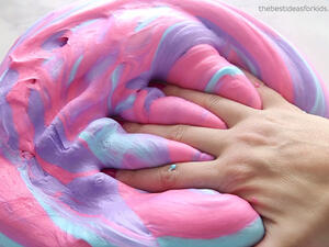 الاردن يحظر معجونة "السلايم" لمخاطرها على الاطفال

