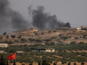 دخان يتصاعد من مدينة جرابلس الحدودية السورية
