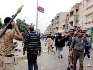 قرد يفجر معركة بين قبيلتين في جنوب ليبيا 