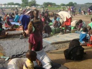 صورة نشرتها بعثة الامم المتحدة في جنوب السودان لنازحين في مجمع الامم المتحدة في تومبينغ

