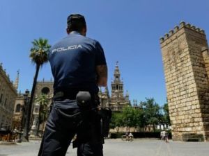 شرطي اسباني في اشبيلية

