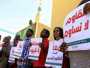 صحافيون سودانيون يحتجون على تقييد حريات الصحافة في الخرطوم
