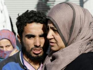 سوري من القريتين يتلقى التهاني من اقربائه
