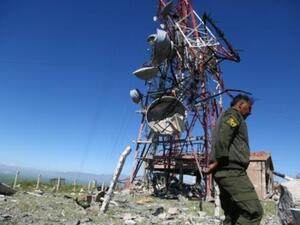 مقاتل من وحدات حماية الشعب الكردية في موقع تعرض لغارة تركية

