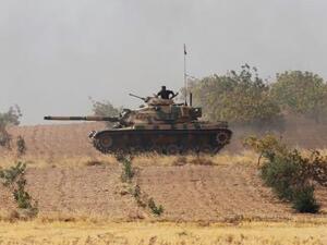 دبابة تركية عند الحدود التركية السورية
