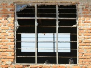 نافذة مدرسة في كيلولو في تنزانيا
