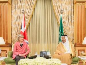 العاهل السعودي الملك سلمان بن عبد العزيز ورئيسة الوزراء تيريزا ماي في الرياض 
