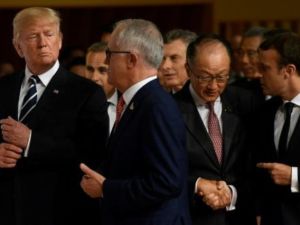 الرئيس الاميركي دونالد ترامب ورئيس الوزراء الاسترالي مالكولم ترنبول خلال قمة هامبورغ لمجموعة العشرين
